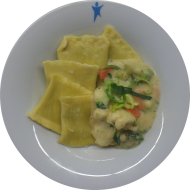 5 vegetarische Maultaschen (15,19,21,81) auf buntem Rahmgemüse (19,81)