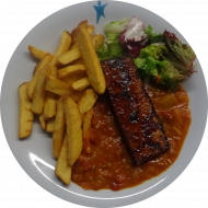 Räuchertofuschnitte 'Tikka Masala' (2,18,49) dazu Rustico Frites und Salatgarnitur