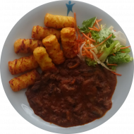 'Boeuf Stroganoff' mit Champignons und saurer Sahne (9,19,22,49,52,81) dazu Kroketten (15,19,81) und Salatgarnitur