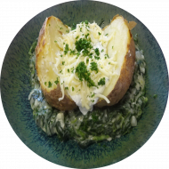 Gebackene Ofenkartoffel mit Kräuterquark, Rahmspinat und Käse (19,81)
