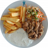 Schweinegeschnetzeltes 'Gyros Art' (49,51,81) an hausgemachtem Zaziki (19,49) mit Steakhouse Pommes und kleiner Weißkraut-Salat mit Lauchröllchen