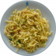 Badische Käsespätzle mit Speck, Röstzwiebeln und Käse gratiniert oder vegetarisch (15,19,47,51,81)