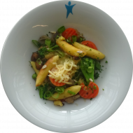 Kleine Portion: Schupfnudelpfanne mit Gemüse, Pilzen und Sonnenblumenkernen (15,19,81)