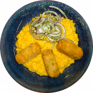 Cremiger Curryreis (2,3,18) mit 3 Gemüsekroketten(21,81) dazu bunte Salatgarnitur