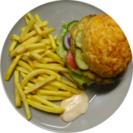 Sie können aus 6 verschiedenen Burgervariationen wählen. Heutige Tagesempfehlung: Burger 'Chili Cheese' mit Rindfleischpatty, Cheddar, Chili-Cheese-Soße und Salat (1,2,19,22,52,81,83) dazu als Menüoption: verschiedene Pommes