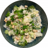 Brokkoli-Blumenkohl-Curry mit Lauch, Knoblauch und Kokosmilch (2,14,49,74) dazu Gemüse- und Sättigungsbeilagenwahl