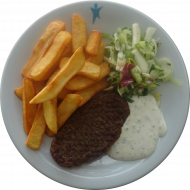 Würziges Schlemmerhacksteak vom Rind (15,19,21,22,52,81) an Mayonnaise-Kräuter-Dip (9,15,19,81) mit Steakhouse Pommes und kleiner Weißkrautsalat mit Lauchröllchen