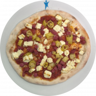 Sie können aus 4 verschiedenen Pizzavariationen wählen. Heutige Tagesempfehlung: Pizza 'Vulcano' mit Salami, Peperoni und Hirtenkäse (1,2,3,19,46,51,81)