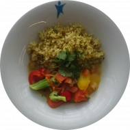 Kleine Portion: Scharfes Quinoa-Curry mit Möhren, Brokkoli, Paprika und Koriander (49)