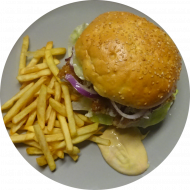 Sie können aus 6 verschiedenen Burgervariationen wählen. Heutige Tagesempfehlung: Burger mit panierten Fischstäbchen, Remoulade, Gewürzgurke und roter Zwiebel (1,2,9,15,16,19,56,81) dazu als Menüoption verschiedene Pommes Spezialitäten