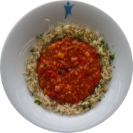 Kleine Portion: 'Chili sin Carne' (auch extra scharf) mit Sojagehacktem, Mais, Kidneybohnen und Paprika dazu Kräuterreis (2,18,49,81)