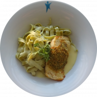 Seelachsfilet gebacken mit hausgemachter Kräuterkruste an feiner Sauce Hollandaise (15,16,19,21,56,81) dazu grüne Tagliatelle (81)