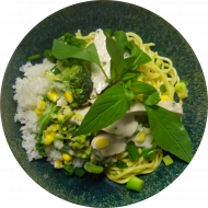 Bali-Curry mit Huhn, Karotte, Ingwer, Kokos an grüner Currysoße (2,3,54) dazu Basmatireis
