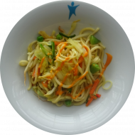 kleine Portion: 'Bami Goreng' mit Bratnudeln, Sojasprossen, Chinakohl, Gemüse und Sherry (18,24,44,49,81) dazu Chili Creme Flying Goose (1,2,3,4,18,22,49)