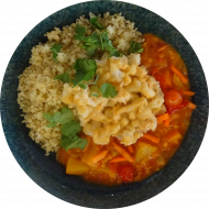 Tandooriblumenkohl mit Linsen-Ananas-Curry (1,2,3,18,22) dazu Kräuterbulgur (81) oder Grillkartoffel