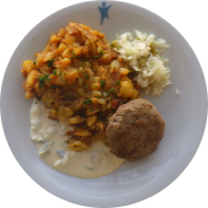 Hausgemachte Kräuterfrikadelle vom Rind mit Zitronenremoulade (9,15,22,49,52,81) dazu Bratkartoffeln und kleiner Weißkraut-Bohnen-Salat (9)