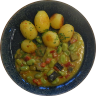 Auberginen-Bohnen-Paprika-Curry an geschwenkten Chilikartoffeln (14,18,81)
