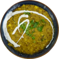 'Indisches Dal' aromatisches Linsen-Kartoffel-Curry mit frischer Minze (2,3,18,81) dazu Fladenbrot (23,81). Auch als kleine Portion erhältlich.
