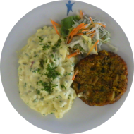 Jackfruit-Medaillon (3,18,49,81,84) dazu hausgemachter Kartoffelsalat 'Wirtshaus Art' mit Radieschen, Rucola und Gewürzgurke (9,22) oder Nudelsalat (9,15,19,81) dazu Salatgarnitur
