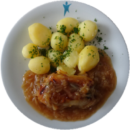 Kohlroulade mit Schwarzbier-Kümmel-Soße (1,44,51,81) dazu Petersilienkartoffeln und frische Melone
