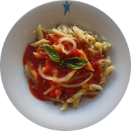 Ägyptisches Nudel-Reis-Linsen-Gericht 'Koshari' mit Knoblauch und Tomatensoße (49,81)