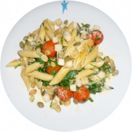 Pasta mit Tomaten, Rucola und Sonnenblumenkerne(81) dazu italienischer Hartkäse (15,19) oder vegane Reiberei (1)