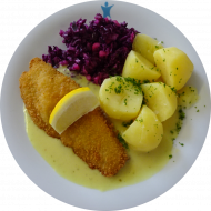 Gebackenes Schollenfilet mit Zitronenkeil (81,82) mit Senf-Kräuter-Soße (19,22,81) dazu Petersilienkartoffeln und Apfelrotkraut mit Speck 