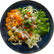 'Asia-Dragon-Bowl' mit gebratenem Tofu, knackigem Gemüse und Cashew Dressing (18,74,81)