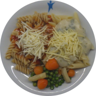 Pastabar (81) mit Tomaten-Thymian-Oregano-Soße (81) oder Bärlauch-Pesto-Soße (15,19,71,81) dazu geriebener Gouda (19) oder Reiberei (1) und buntes Gemüse 