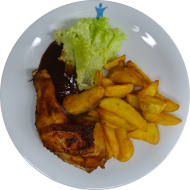 Hähnchenbrustfilet 'Smoked Honey' (48,54) mit BBQ-Dip (9,21) dazu Kartoffelspalten und Lollo Bionda-Salat