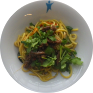 Kleine Portion: 'Chow Mein' - Gebratene Nudeln mit buntem Gemüse dazu gezupftes Rindfleisch (2,18,52,81) 