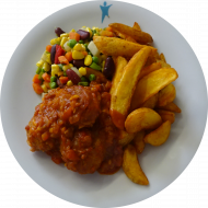 3 spanische Fleischbällchen 'Albondigas' in feuriger Tomatensoße (3,15,49,51,52,54,81) mit Balkangemüse und Kartoffelspalten