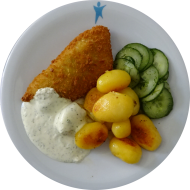 Paniertes Seelachsfilet 'Oslo' Käse-Brokkoli gefüllt (1,16,19,22,49,56,81) mit Kräutermajonaise (9,15,19,22,49,81) dazu Bratkartoffeln und Salatgarnitur