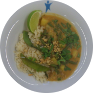 Kleine Portion: Thailändisches Massam-Curry mit Kartoffeln, Bohnen, roter Zwiebel, Koriander und Erdnusscreme (2,17,18,49,81) dazu Zitronenbulgur (81)