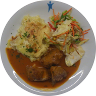 Schweinemedallions in grüner Pfefferrahmsoße (3,19,51,81) dazu hausgemachtes Kartoffelgratin (15,19,81) und Salatgarnitur