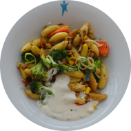 Kleine Portion: Schupfnudel-Gemüse-Pfanne (15,81) an Kräuter-Creme fraiche-Dip (19)
