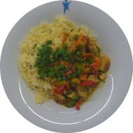 mensa Vital: Kleine Portion: Putengeschnetzeltes in Currysauce mit gebratenem Gemüse und Wellenbandnudeln (15,19,54,81)
