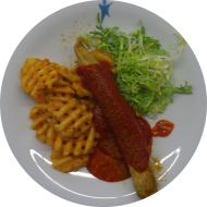 Curry V-wurst Hot & Sweet an 2erlei Saucen (3,9,18,21,49) dazu Gitterkartoffeln (81) und kleiner Frisee-Salat