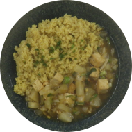 Tofupfanne 'süß-sauer' mit Ananas und Frühlingszwiebel (2,18,49,81) dazu Zitronenbulgur (81)