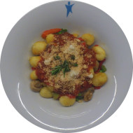 Gebratene Gnocchis mit buntem Gemüse und Tomaten dazu geriebener Hartkäse (15,19)