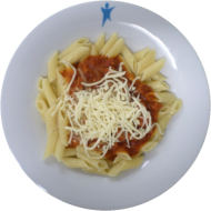Makkaronichips (81) mit Tomaten-Zucchini-Soße (81) oder Schmelzkäsesoße (1,19,81) und geriebenem Gouda (19) oder veganer Reibekäse (1)