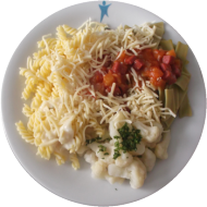 Pasta (15,81), Tomaten-Zucchini-Soße (4,81) (vegan) oder Pilz-Rahm-Soße (19,81) zur Auswahl: Kaisergemüse, Gouda (1,19)