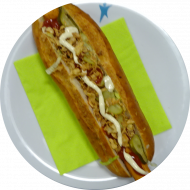 American Hot Dog mit Röstzwiebeln, Gewürzgurken, Senf und Ketchup (1,2,3,9,15,19,22,23,51,53,81,83)