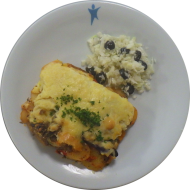 Moussaka - Griechischer Auflauf mit Kartoffeln, Aubergine, Rinderhack und Knoblauch (6,15,19,24,44,52,62,81) 