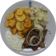 Putengeschnetzeltes Gyros Art (54) mit hausgemachtem Zaziki (19,49) und Kartoffel-Chips dazu kleine Salatgarnitur (9)