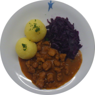 'Weihnachtsessen' Veganer Rouladengulasch mit Zwiebelringen, Gewürzgurke und Rotwein (9,18,22,24,81) dazu Rotkraut und 2 grüne Klöße (2,3,24)