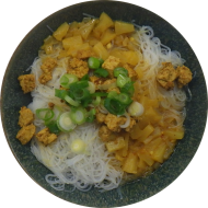 Tofupfanne 'süß-sauer' mit Ananas und Frühlingszwiebel (18,49,81) dazu Glasnudeln (18,81)