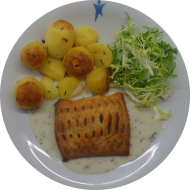 Hirtenkäse in Blätterteig mit Ratatouillefüllung (15,19,81) mit Basilikumrahmsoße (19,81) und Rosmarinkartoffeln (49) dazu kleiner Frisee-Salat