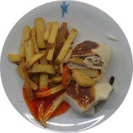 Wrap 'Sweet-Chili' mit Green Hero Plant Nuggets, Gurke, Tomate und Sweet-Chili-Sauce (18,81) dazu Pommes Frites