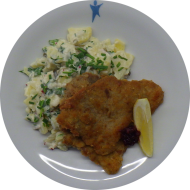 Hausgemachtes 'Wiener Schnitzel' vom Kalb mit Zitronenkeil und Preiselbeeren (15,52,81) dazu leckerer Kartoffelsalat nach 'Wirtshaus Art' (9,15,19,81)